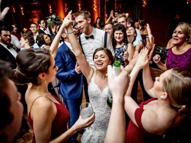 Ways to Ensure Your Wedding Guests Have an Awesome Time